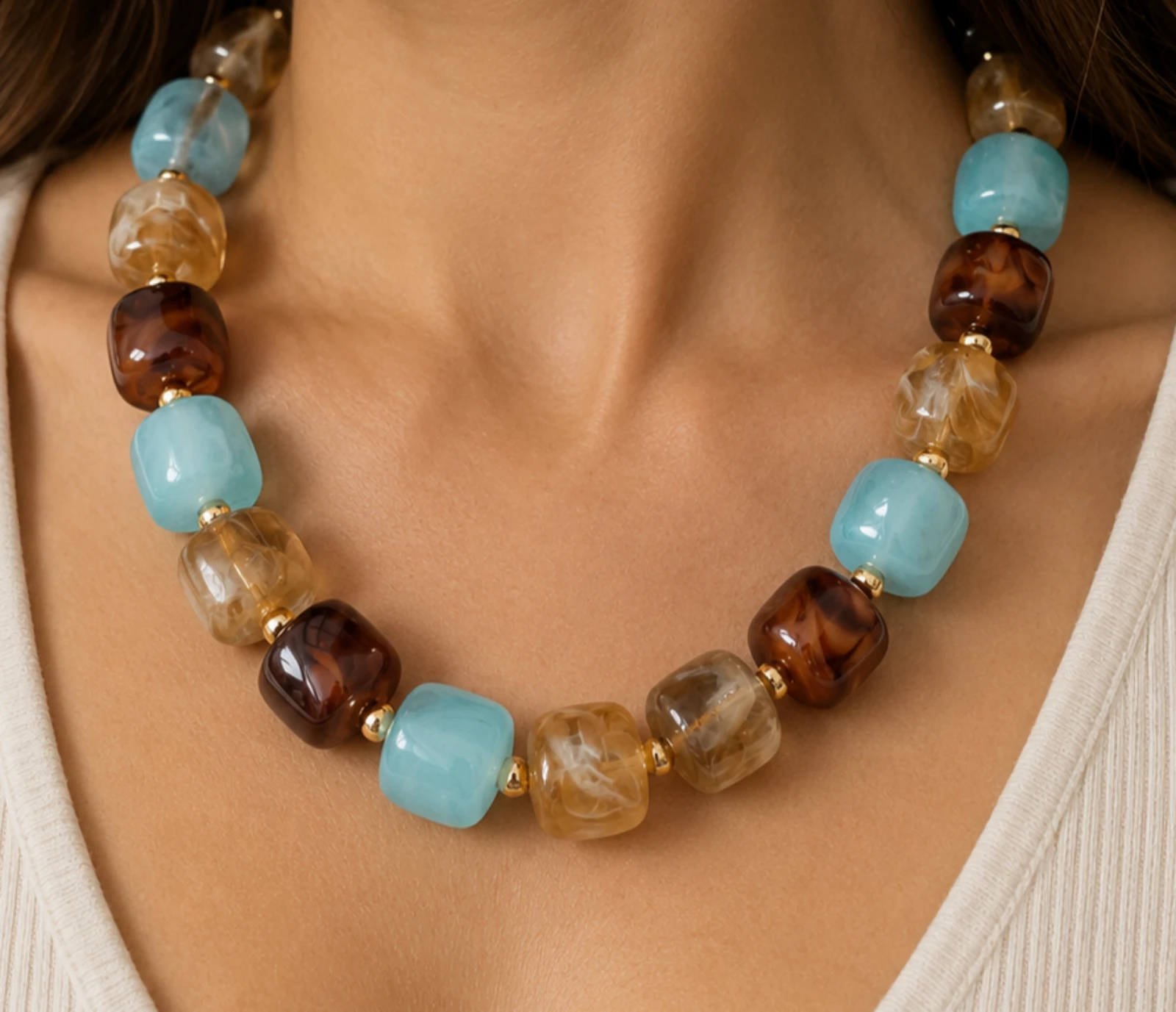 Collar con cuentas irregulares en turquesa y tonos tierra 